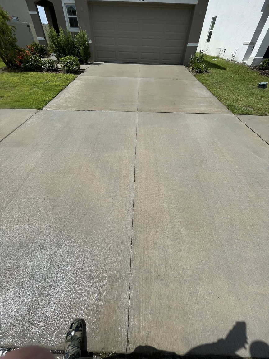 Professional driveway cleaning results