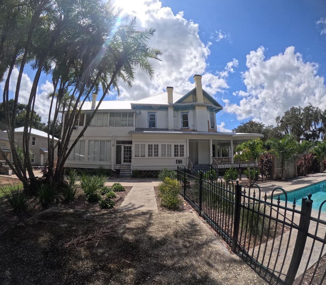 House and pool area cleaning